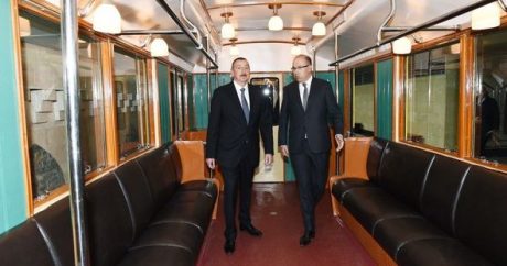 Ильхам Алиев ознакомился с ретро-вагонами Бакинского метрополитена