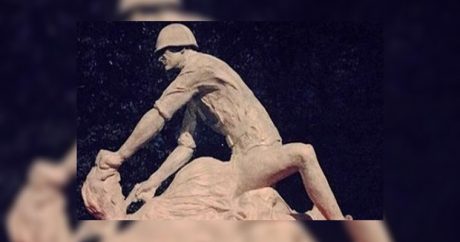 В Польше установили памятник советскому солдату, насилующему беременную полячку