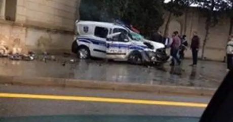 Баку произошло ДТП: погибли двое полицейских — ФОТО
