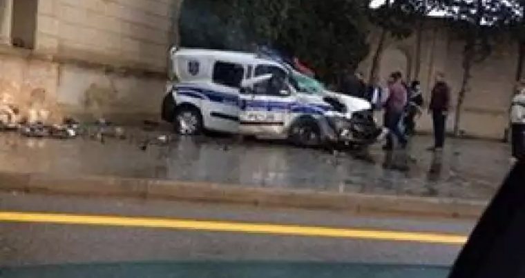 Баку произошло ДТП: погибли двое полицейских — ФОТО