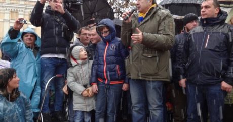 Саакашвили проводит в центре Киева «Марш возмущенных»