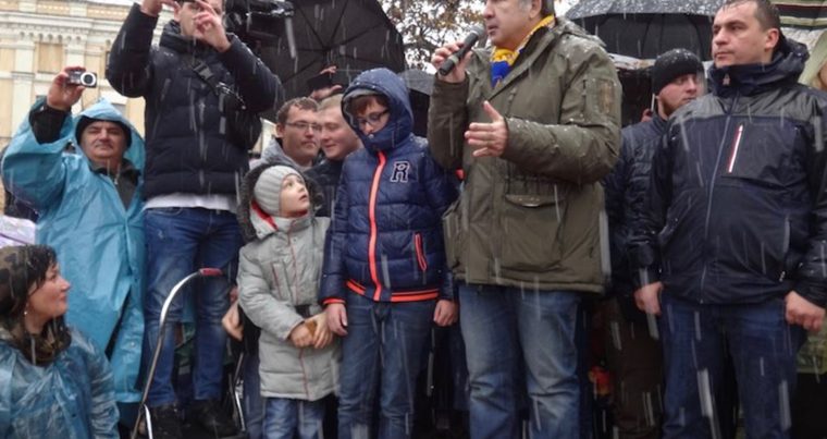Саакашвили проводит в центре Киева «Марш возмущенных»