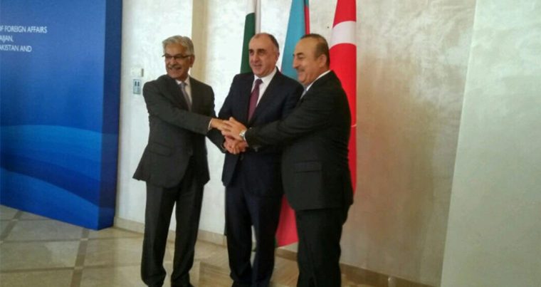 В Баку состоялась трехсторонняя встреча глав МИД Азербайджана, Турции и Пакистана