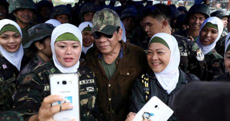 Солдаты в хиджабах несут мир в горячие точки — ФОТО