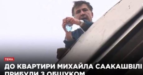 СБУ и МВД оцепили дом Саакашвили, он перебрался на крышу — Прямая трансляция