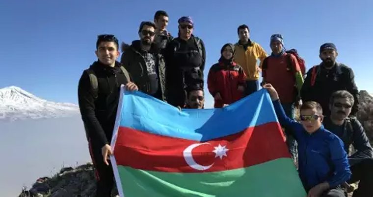 Турецкие альпинисты воздвигли флаг Азербайджана на горе Агры — ФОТО