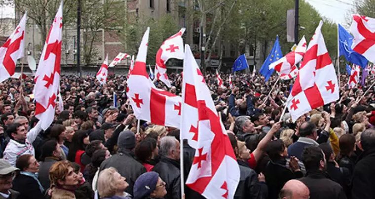 В Тбилиси проходит митинг в поддержку Саакашвили — Прямая трансляция