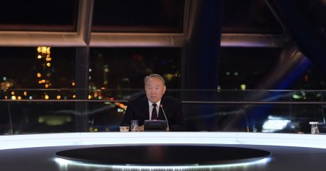 Назарбаев: Хорошо, когда есть Президент, на которого можно все свалить