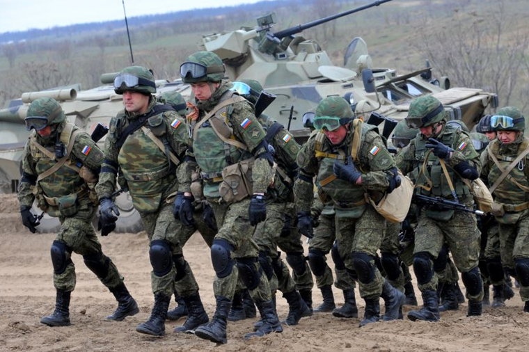 Беларусь разрешила России перебрасывать на свою территорию военную технику