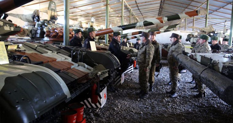 Закир Гасанов проверил боеготовность танкистов на передовой – ФОТО
