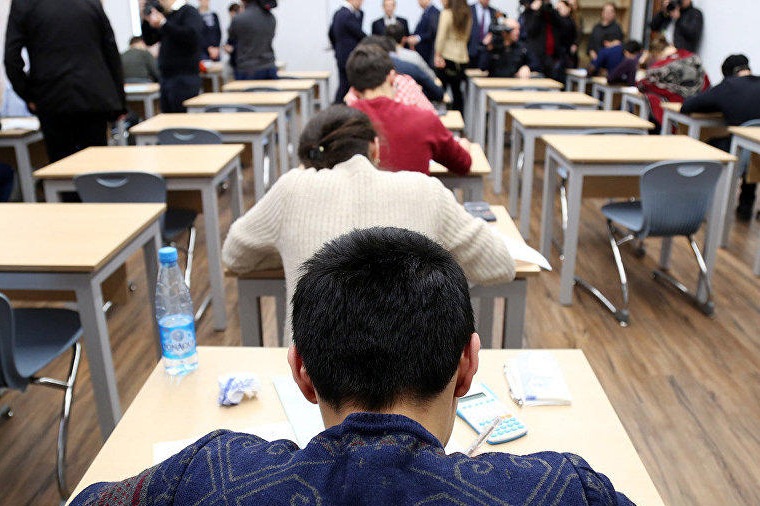 В азербайджанских школах могут внедрить новую модель экзаменов