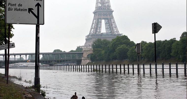 Париж затопило, река Сена вышла из берегов — ФОТО