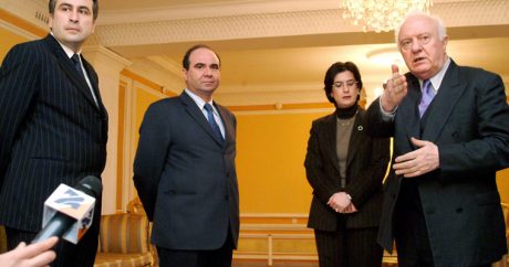 Бурджанадзе: Саакашвили харизматичный человек и в критический момент может идти ва-банк