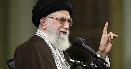 Хаменеи: США и Великобритания не смогли дестабилизировать Иран