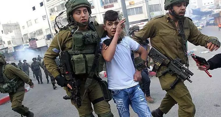 Израиль в 2017 году задержал 6742 палестинца