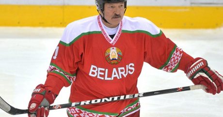 Судья удалил Лукашенко с площадки во время хоккейного матча – ВИДЕО