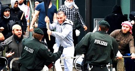 В Бельгии толпа мигрантов атаковала полицейских