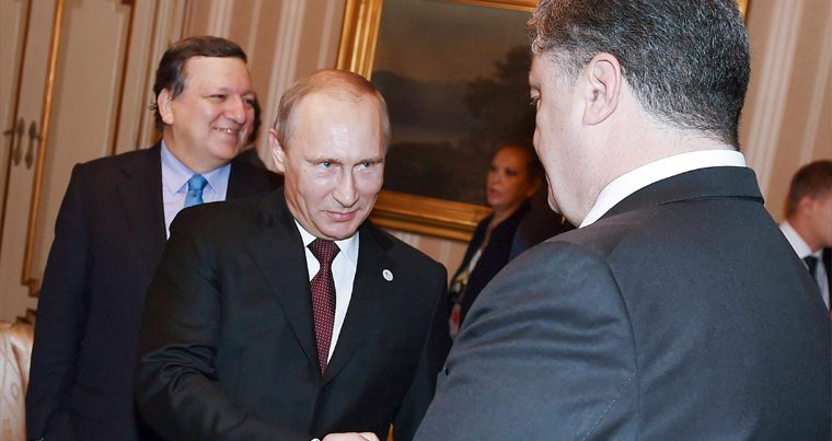 Песков: Путин тайно встречается с Порошенко