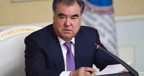 Рахмон подписал закон: В Таджикистане курить нельзя почти нигде