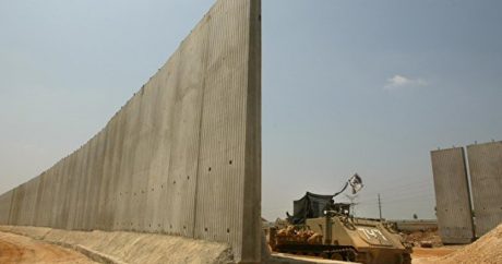 Израиль начал строить стену на границе с Сирией и Иорданией