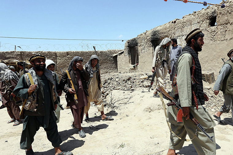 Талибы захватили стратегический район Афганистана. Погибли десятки военных