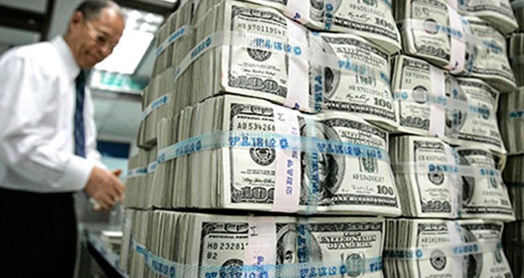 Объявлен курс доллара в Азербайджане на 28 июня
