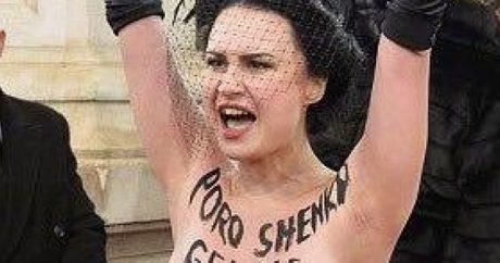 Активистка Femen пыталась помешать Порошенко попасть на Венский бал — ВИДЕО