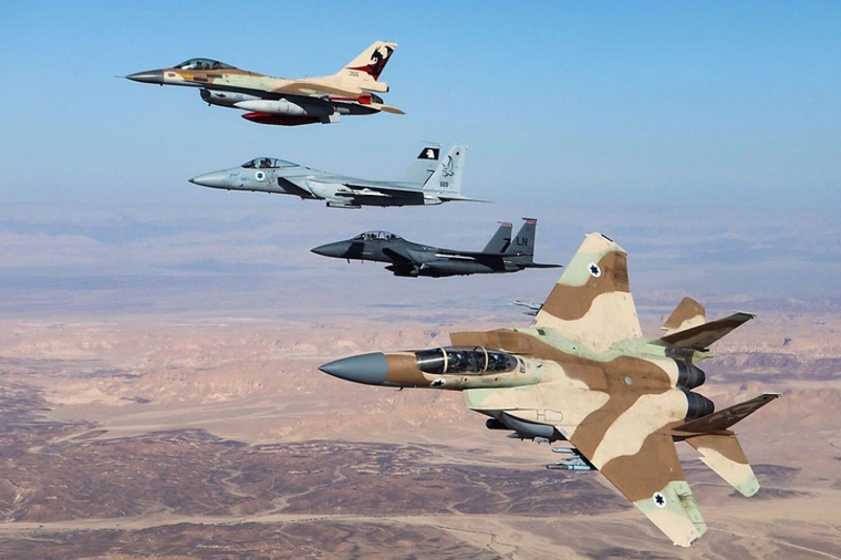 ВВС Израиля бомбят Египет