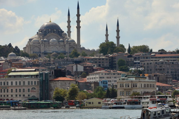 Стамбул обогнал 129 стран по численности населения