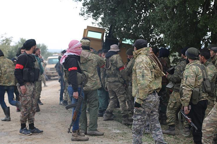 Боевики PYD/YPG вооружают жителей захваченных сел в Африне