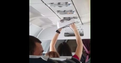 Российская туристка сушила нижнее белье в салоне самолете