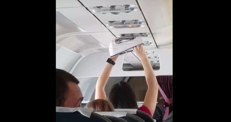 Российская туристка сушила нижнее белье в салоне самолете — ВИДЕО