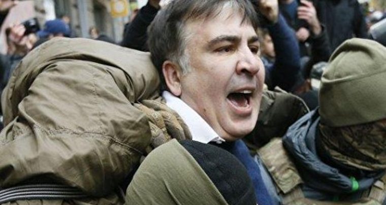 На задержание Саакашвили было брошено более десяти человек — ВИДЕО
