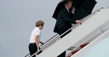 Трамп оставил жену и сына мокнуть под дождем