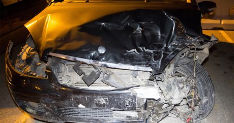 В Баку пьяная женщина-водитель совершила аварию — ФОТО