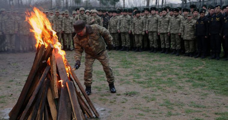 Закир Гасанов празднует Новруз вместе с солдатами – ВИДЕО