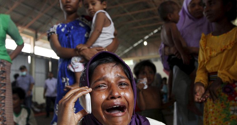 Мусульман рохинджа продолжают убивать — ВИДЕО