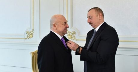 Ильхам Алиев наградил директора Московского академического театра сатиры орденом
