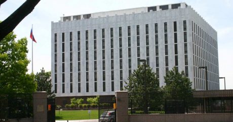 Неизвестный атаковал посольство РФ в Вашингтоне