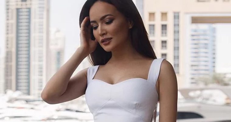«Чуть ли не голая»: Каказхская знаменитость нарушает правила в Дубае — ФОТО