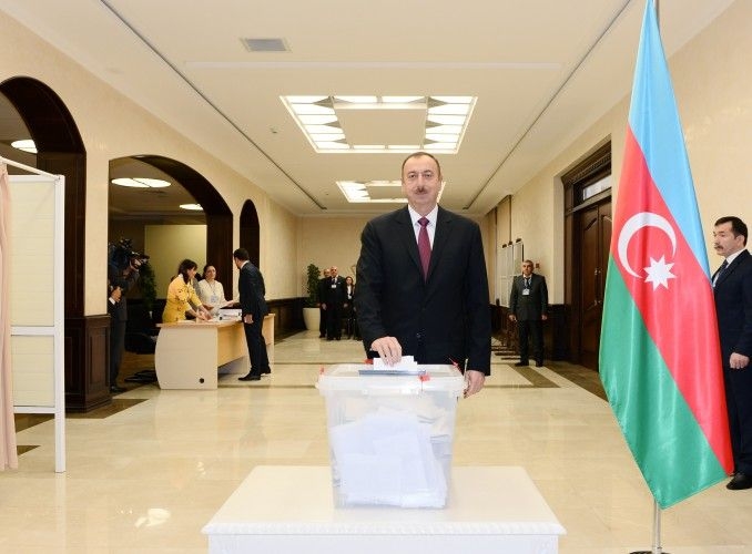 Семья Алиевых проголосовала на выборах