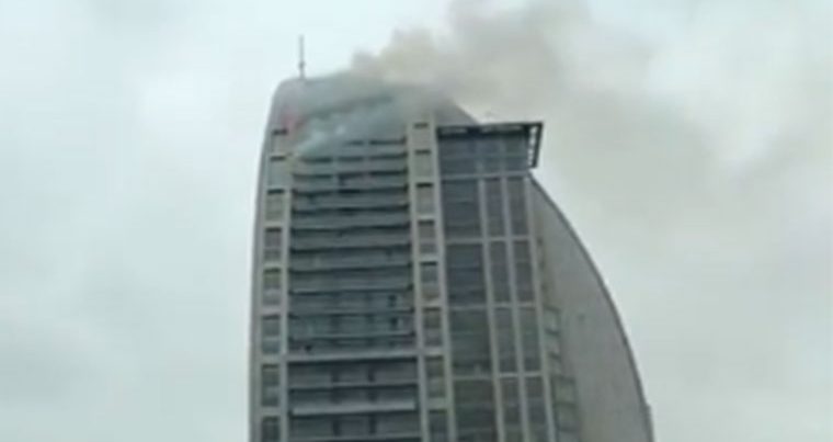 В Баку загорелось здание Trump Tower — ВИДЕО