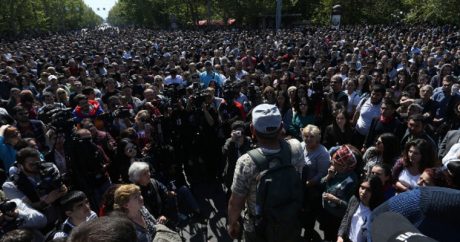 Армянский Майдан: Пашинян объявил тотальное гражданское неповиновение