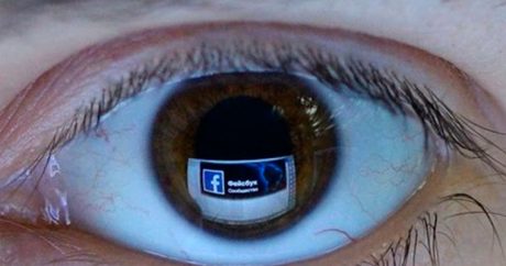 Пользователей сети Facebook предупредят, если их данные будут украдены