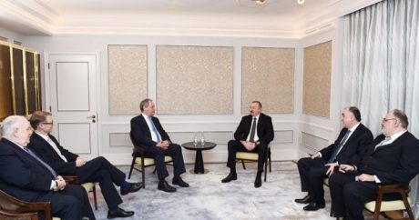 Президент Ильхам Алиев встретился с рядом английских парламентариев