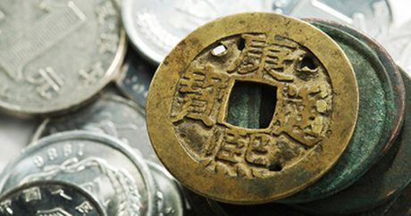 Китайские крестьяне копали коренья и нашли 400 килограммов древних монет