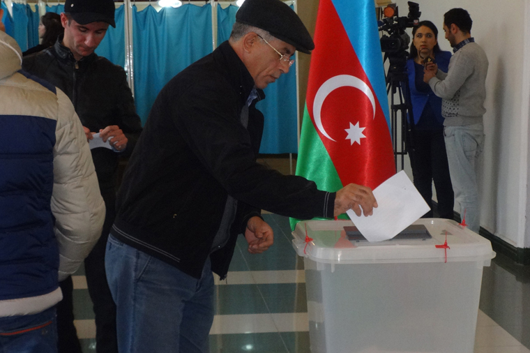 ЦИК Азербайджана: До 15:00 в выборах приняли участие 3 млн 227 тыс. 817 человек