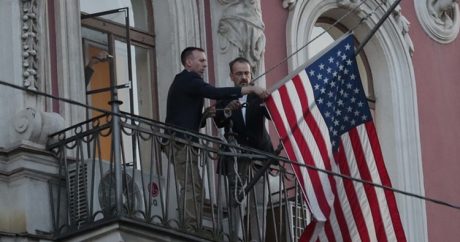 Со здания консульства в Петербурге сняли флаг США