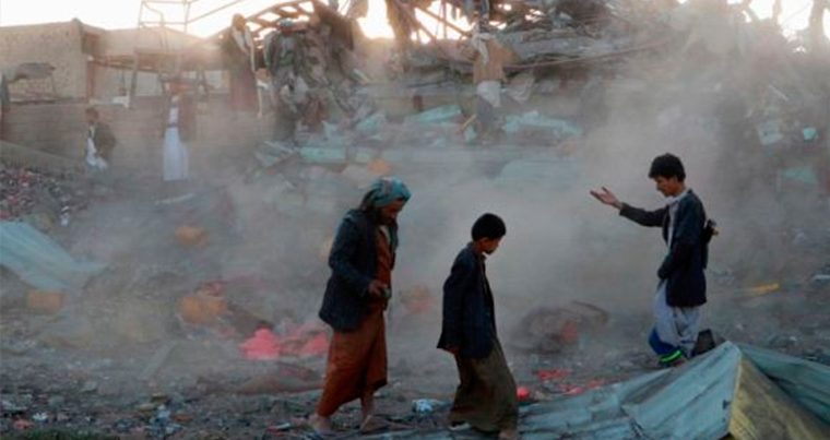 Саудовская коалиция разбомбила автомобиль с гражданскими лицами в Йемене, погибли 20 человек