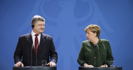 Меркель, Макрон и Порошенко встретятся в Ахене 10 мая